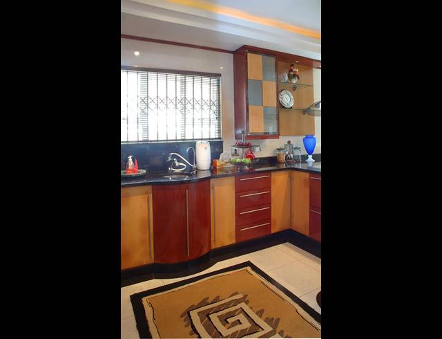 5 BEDROOM HOUSE FOR SALE IN OSLO BEACH